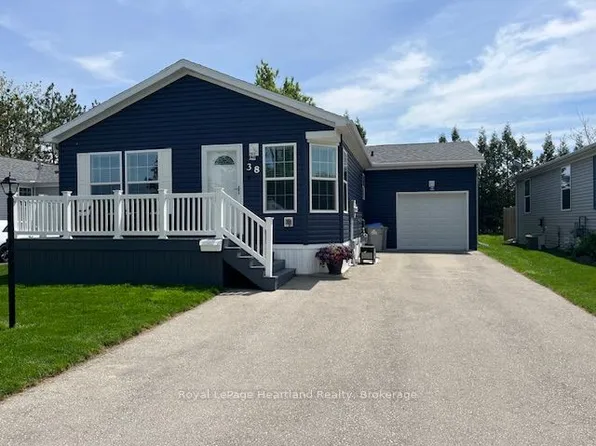 38 Bond St, Strathroy Caradoc, ON N0L 1W0