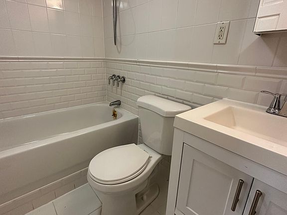 3rd image of 1019 Throggmorton Ave Floor 1