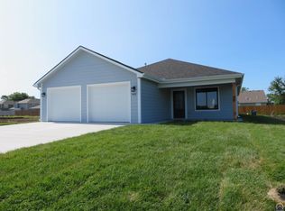 902 2nd St, Perry, KS 66073