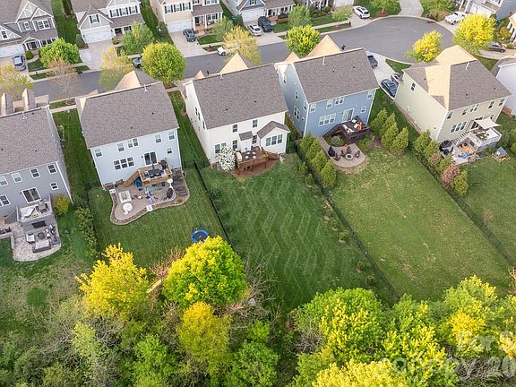 5th image of 716 Lakeview Dr