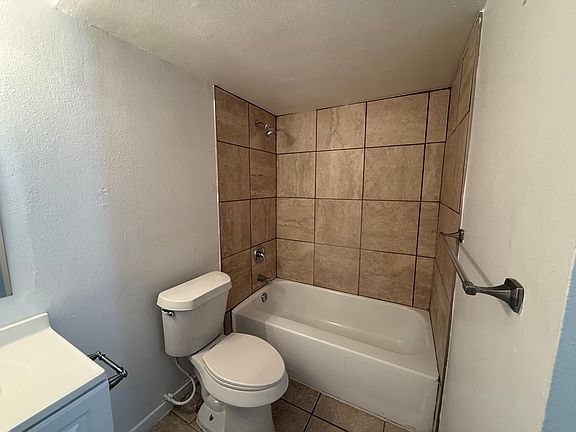 4th image of 809 E Vogel Ave APT 12