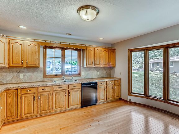5th image of 7704 Aquila Ave N