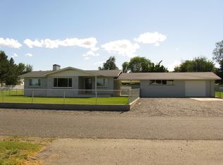 221 Austin Dr, West Richland, WA 99353