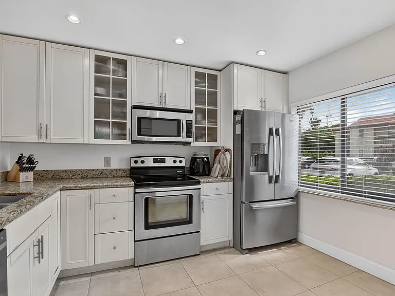 21211 Lago Cir #C — Photo 6