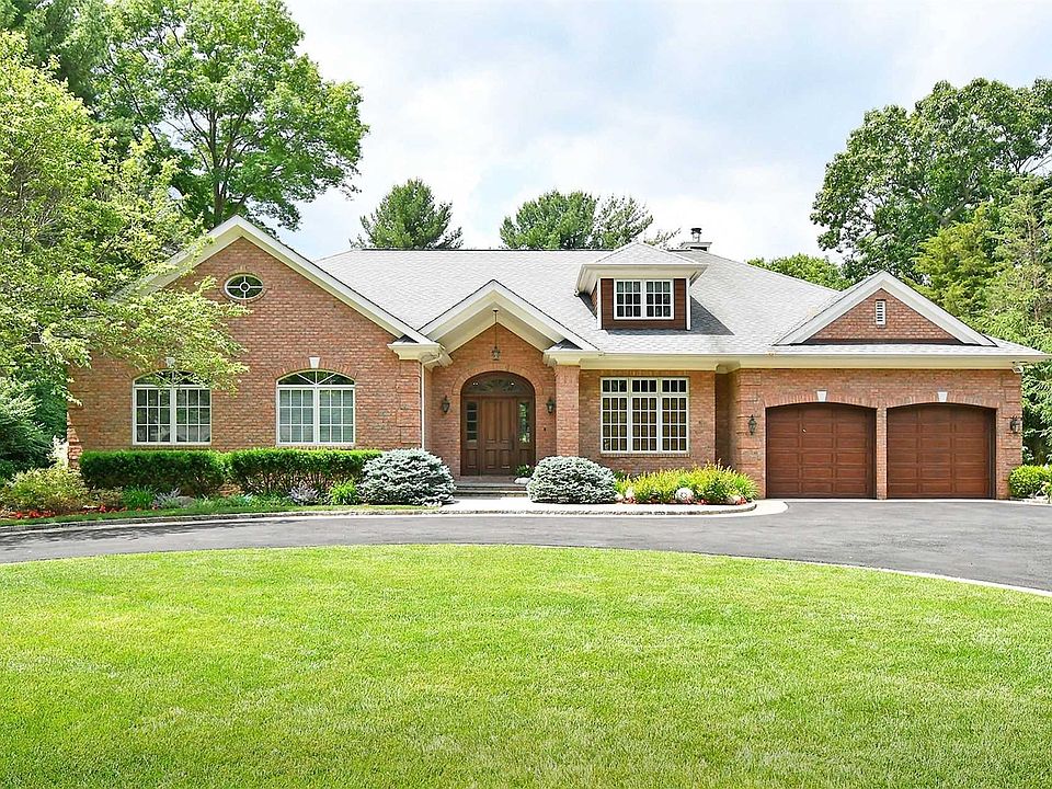1st image of 27 Green Meadow Ln