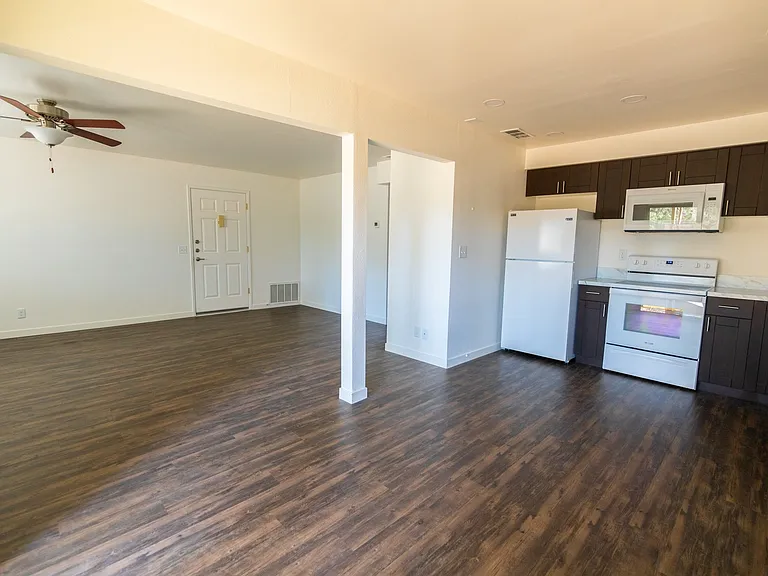 Villa Monterey Apartments — Photo 28