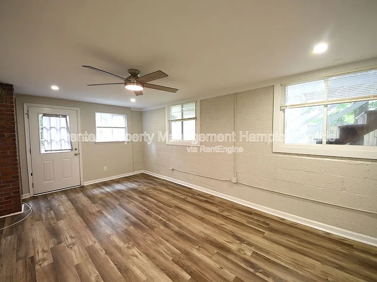 1303 Tallwood St #B — Photo 5