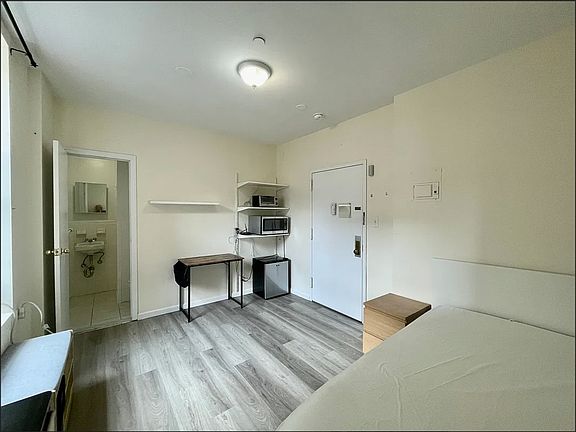2nd image of 201 W 95th St APT 505