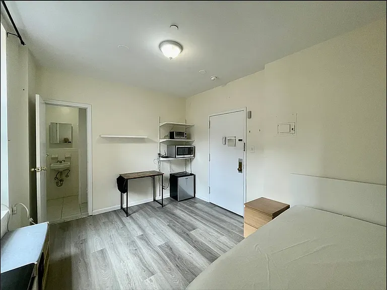 201 W 95th St #505 — Photo 2