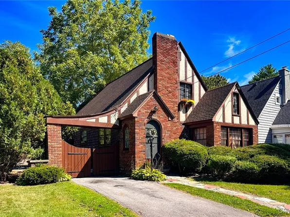 11 Brookline Dr, Utica, NY 13501