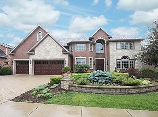 44 Baker Ln, Naperville, IL 60565