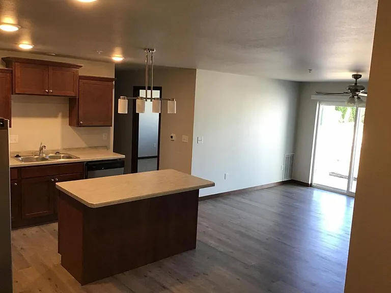 535 Linden Dr #C — Photo 2