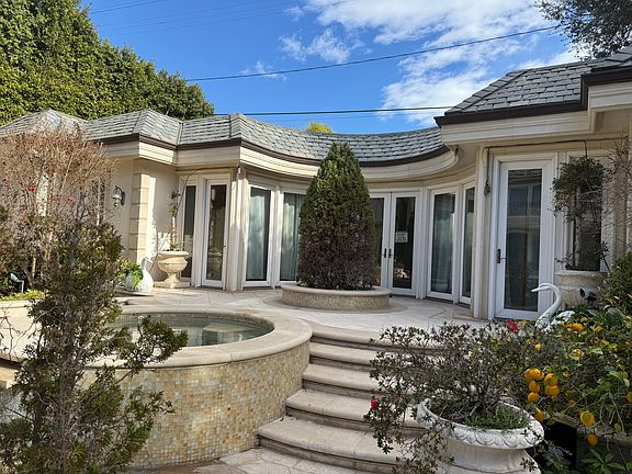 5th image of 908 N Beverly Dr