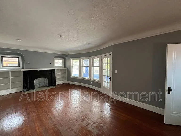 3255 E 139th St #UP — Photo 24