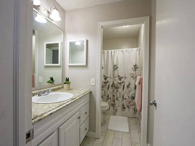 Northgate Apartments — Photo 7