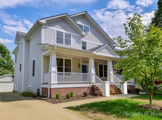 811 Irving Ave, Wheaton, IL 60187