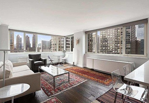 5th image of 45 W 67th St APT 18D