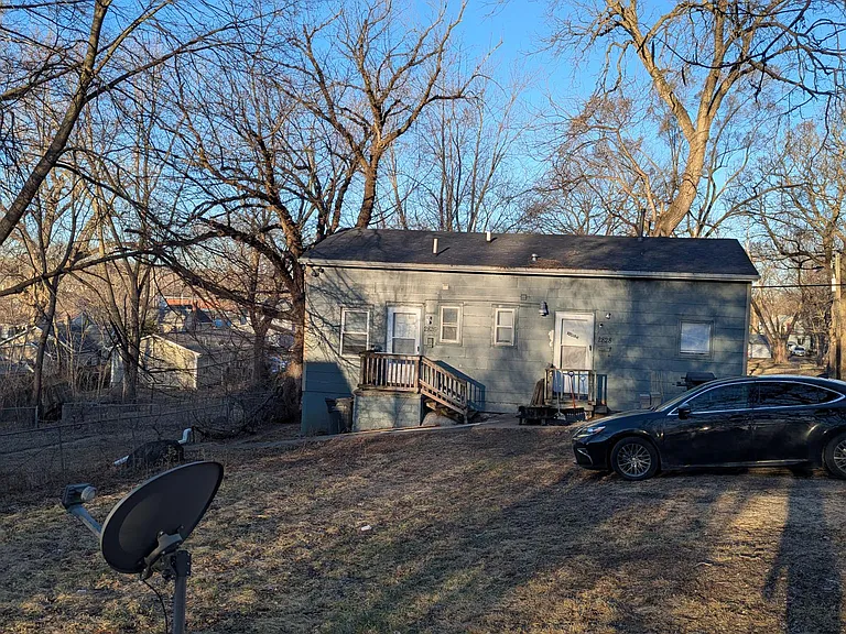 2826 Oxford St — Photo 5