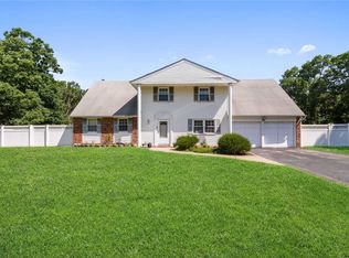 39 Cedar Ave, Coram, NY 11727