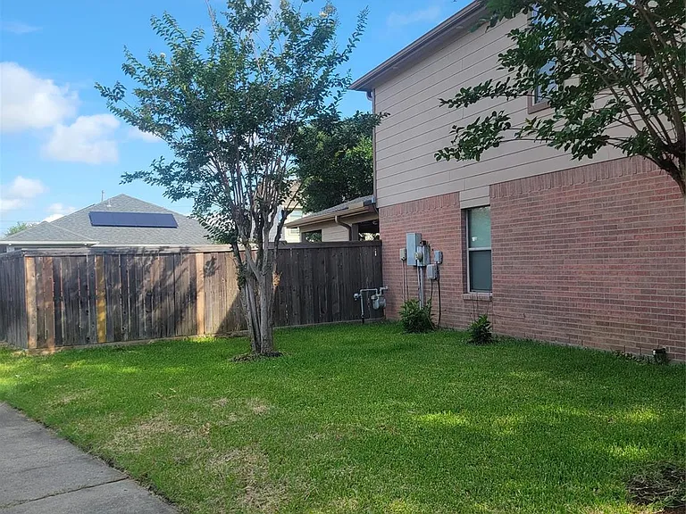 3903 Brook Garden Ln — Photo 3