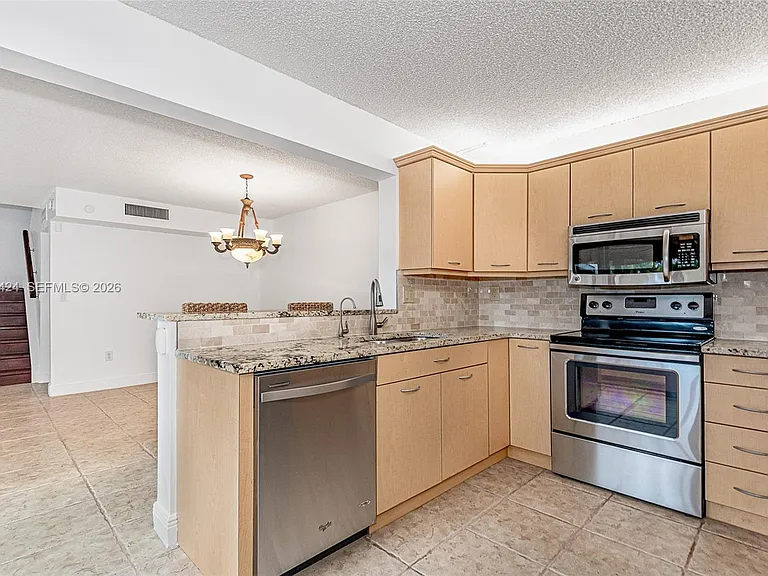 4700 SW 67th Ave #P8 — Photo 5