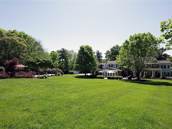5th image of 52 Huntleigh Woods