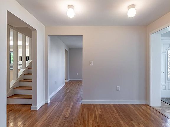 3rd image of 1231 Delaine Ave