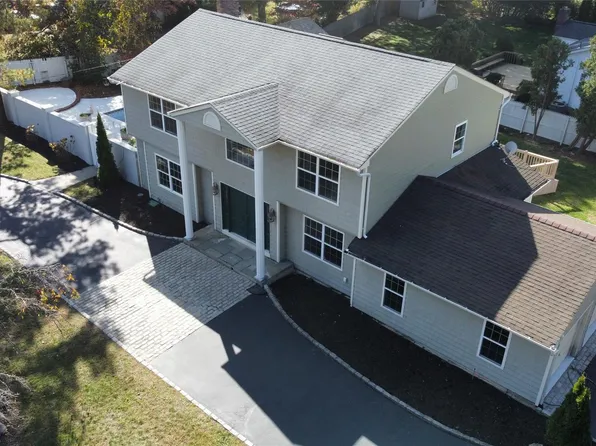 2 Patricia Ln, Lake Grove, NY 11755