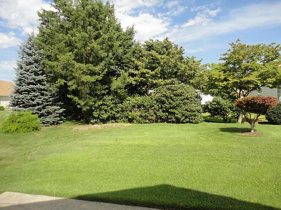 3rd image of 22 Sheffield Dr