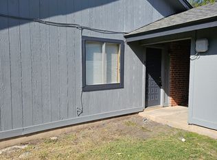 2705 Sunny Ln #B, Taylor, TX 76574