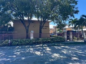 3384 W 80th St, Hialeah, FL