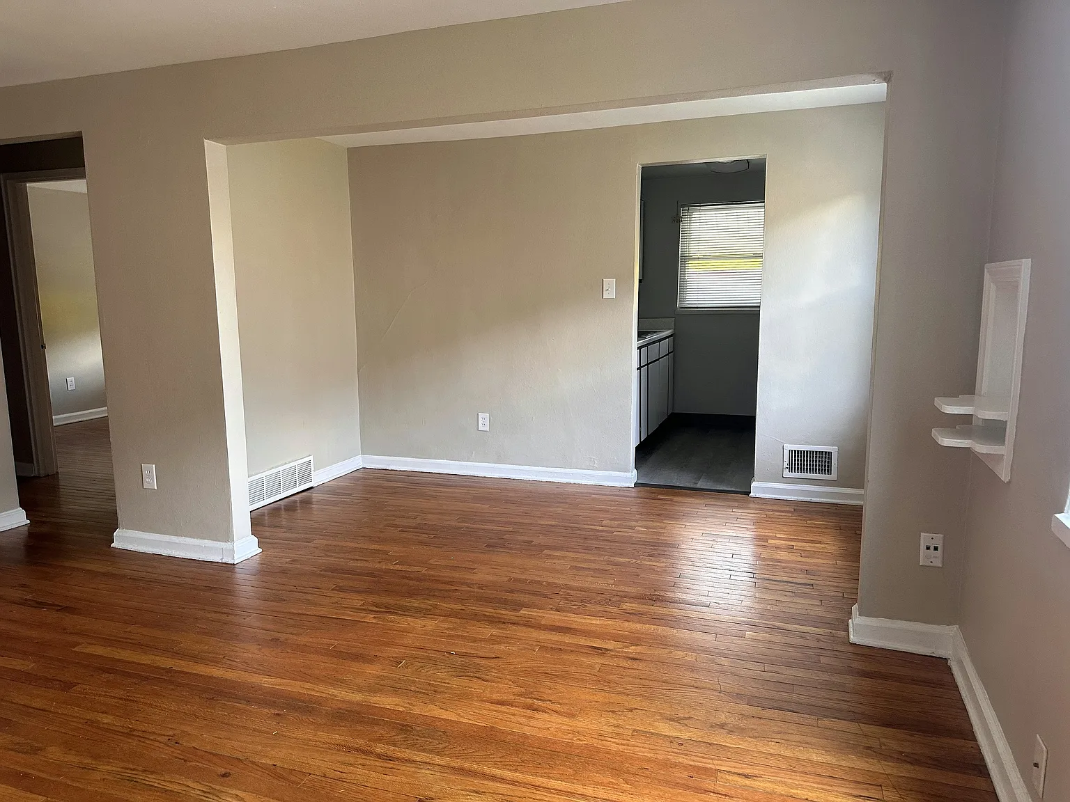 2 bed, 840 sqft, $1,000 — Photo 3