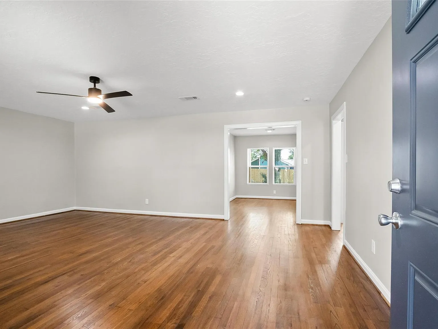2 bed, 1.0 bath, 1142 sqft, $1,850 — Photo 3