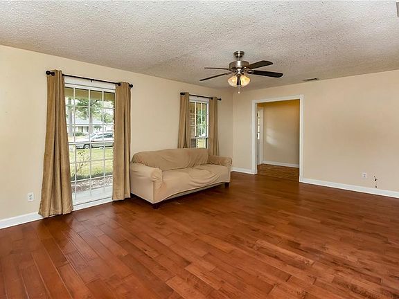 5th image of 613 E Richardson Dr