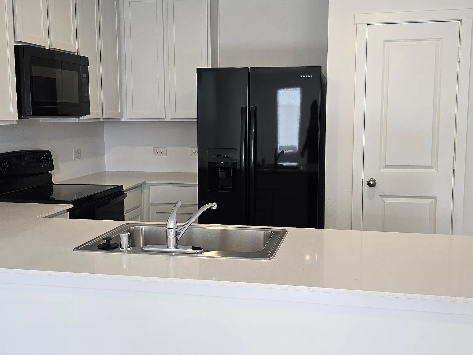 3 bed, 1360 sqft, $1,850 — Photo 1