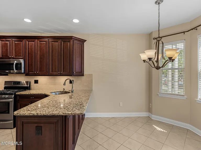 15 Faxon Dr — Photo 6