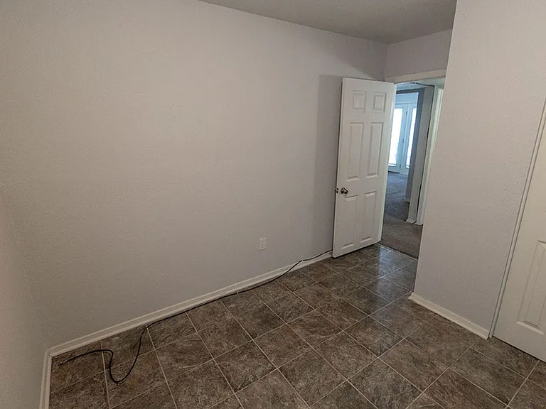 1015 W Ash St — Photo 31