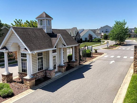 4th image of 169 Winding Carriage Ln