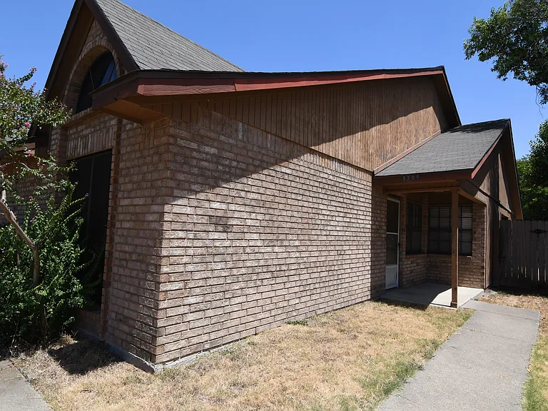 5209 Canyon Creek Dr — Photo 3