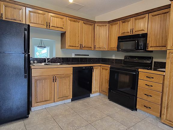 4th image of 9149 Lakeland Dr #108