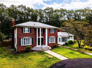 44 Heritage Dr, Warwick, RI 02818