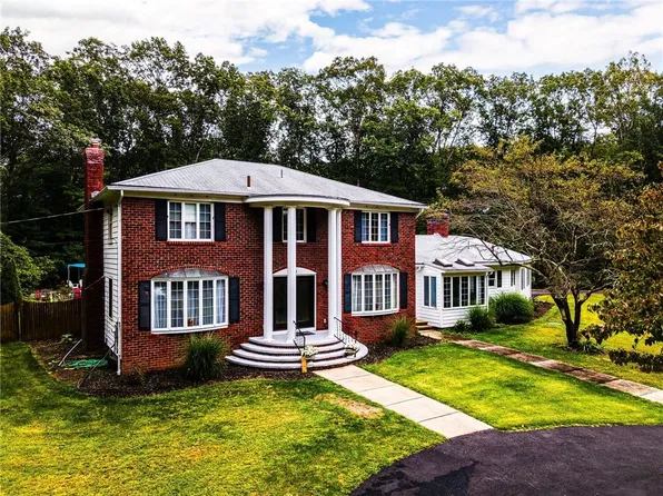 44 Heritage Dr, Warwick, RI 02818