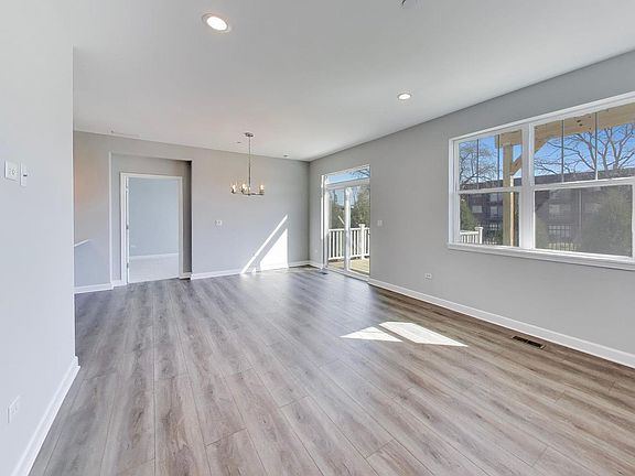 5th image of 377 Masters Dr