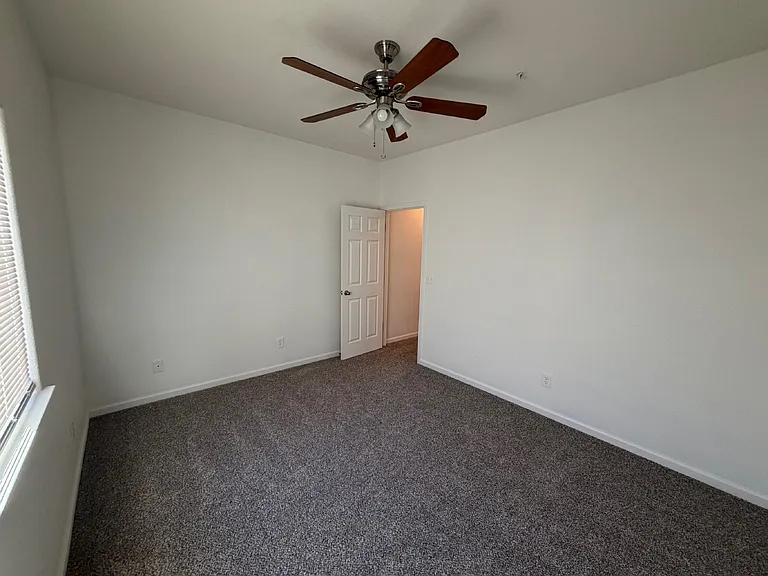 324 Olive Way — Photo 14