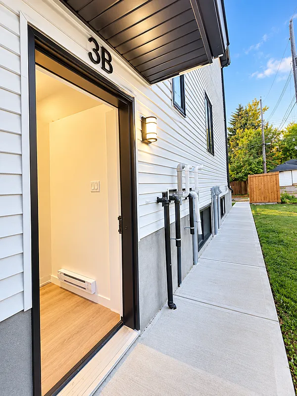2 bed, 1.0 bath, $1,300 — Photo 1
