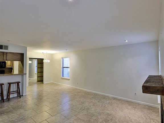 2nd image of 3201 Donnelly Cir
