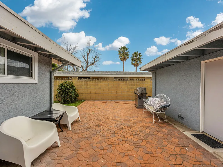9582 Parade St — Photo 18