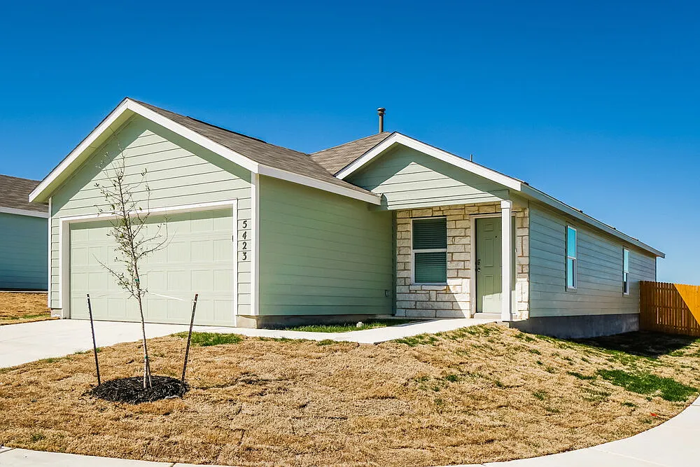 4 bed, 2.0 bath, 1627 sqft, $1,810 — Photo 3