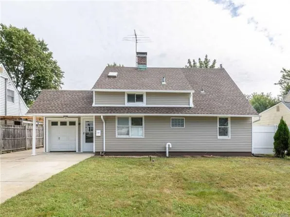 68 Bloomingdale Rd, Levittown, NY 11756