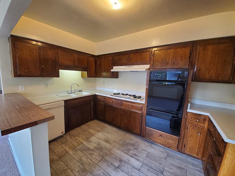 1st image of 12852 Woodbridge St Unit 4